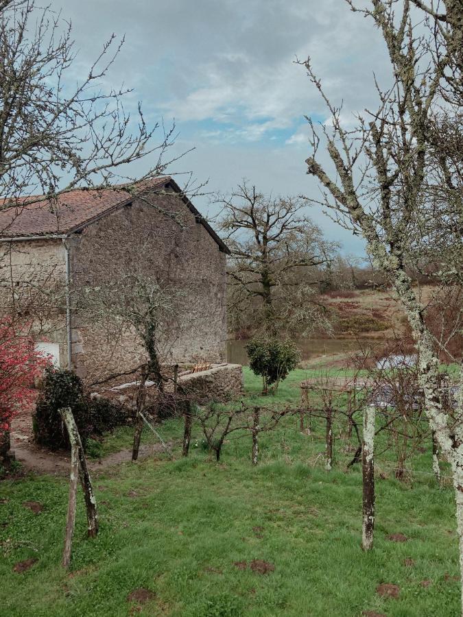 La Ferme Du Pont De Maumy, Cabane Au Bord De L'Etang Et Bain Nordique Busserolles 외부 사진