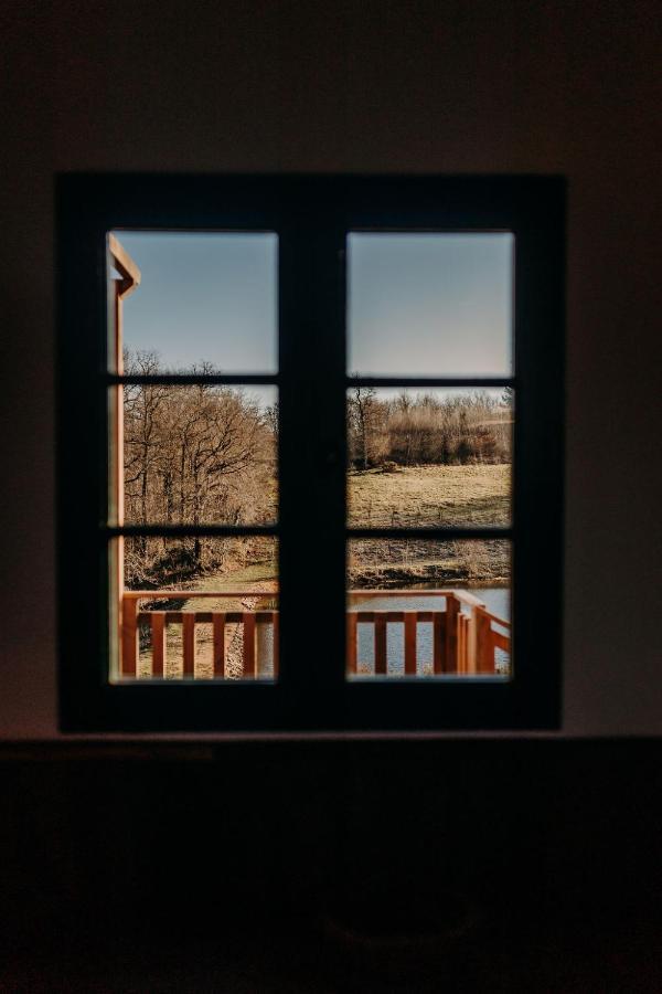La Ferme Du Pont De Maumy, Cabane Au Bord De L'Etang Et Bain Nordique Busserolles 외부 사진