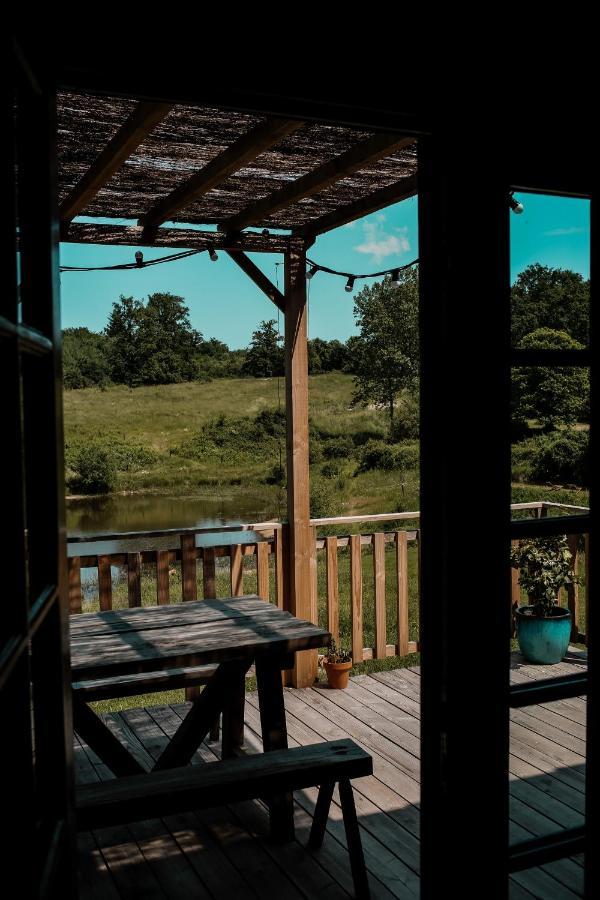 La Ferme Du Pont De Maumy, Cabane Au Bord De L'Etang Et Bain Nordique Busserolles 외부 사진