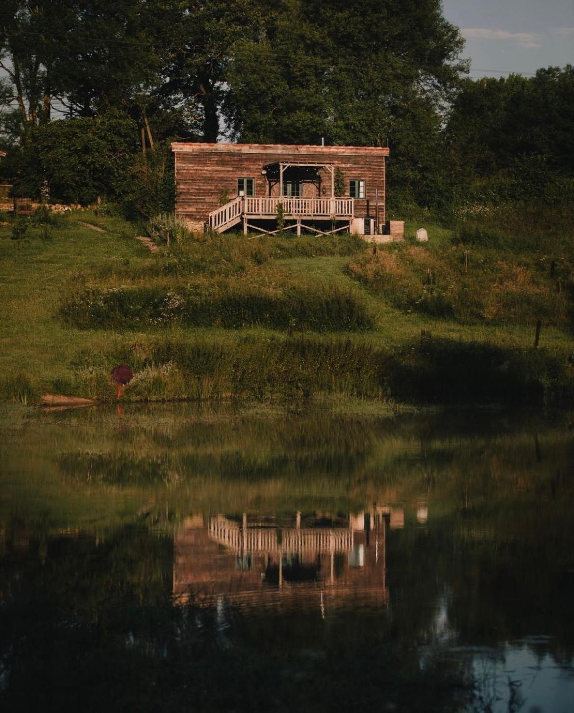 La Ferme Du Pont De Maumy, Cabane Au Bord De L'Etang Et Bain Nordique Busserolles 외부 사진