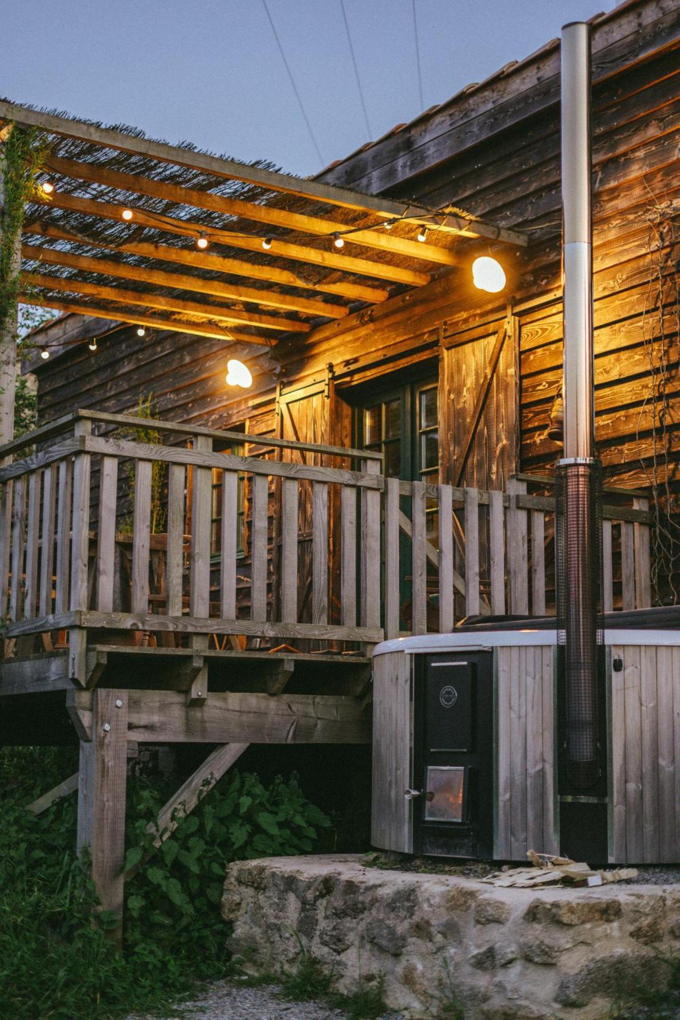 La Ferme Du Pont De Maumy, Cabane Au Bord De L'Etang Et Bain Nordique Busserolles 외부 사진