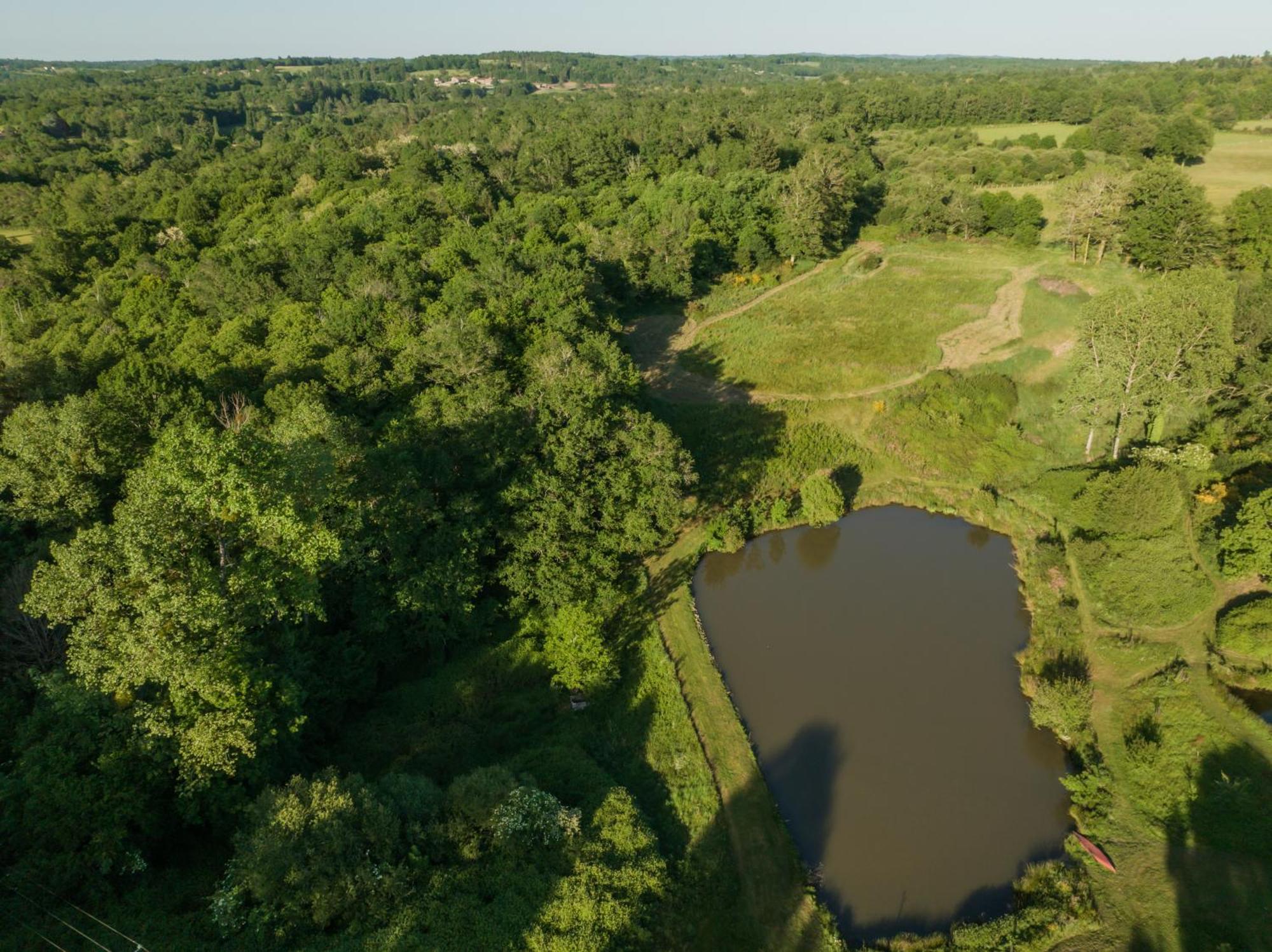 La Ferme Du Pont De Maumy, Cabane Au Bord De L'Etang Et Bain Nordique Busserolles 외부 사진